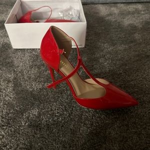 Red pumps